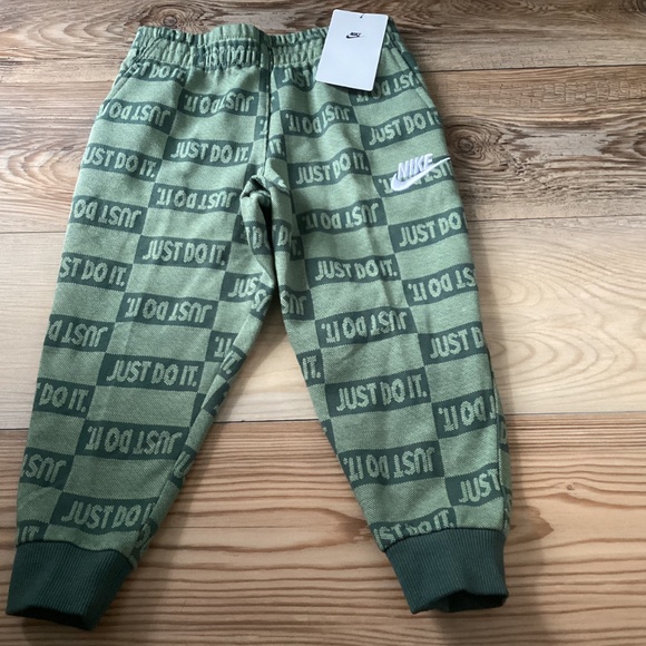 Nike boys hoodie & jogger outfit size 4(NWT)~PRICE IS FIRM~ - Picture 3 of 5